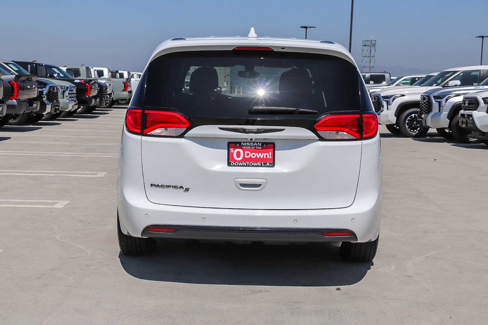 Used 2018 Chrysler Pacifica Touring Plus w/ S Appearance Package FWD image 8