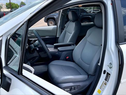 Used 2021 Toyota Sienna XLE FWD image 8