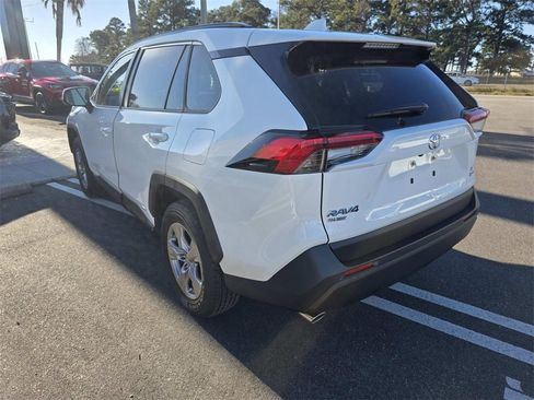 Used 2025 Toyota RAV4 XLE image 4