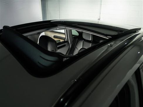 New 2026 Porsche Macan image 17