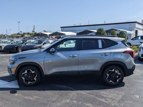 Certified 2024 Kia Seltos EX image 5