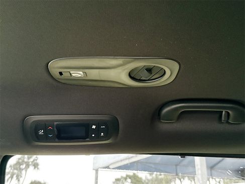 New 2026 Chrysler Pacifica Select image 28