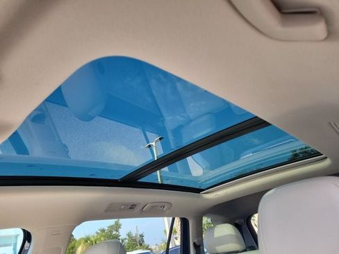 Certified 2023 Volkswagen Tiguan SE w/ Panoramic Sunroof Package FWD image 28