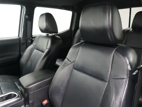 Used 2021 Toyota Tacoma TRD Off-Road w/ TRD Premium Off Road Package AWD/4WD image 13