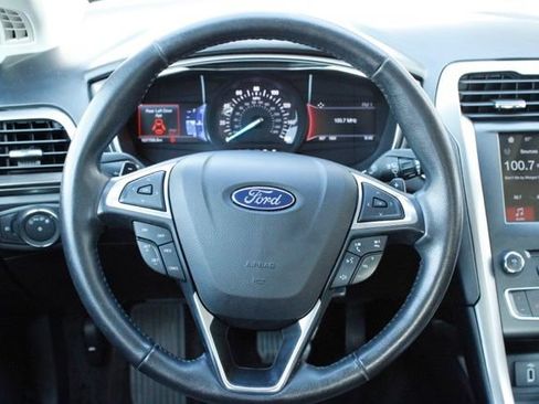 Used 2017 Ford Fusion SE w/ Fusion SE Technology Package FWD image 15