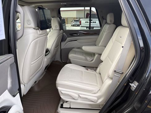 Used 2022 Cadillac Escalade Premium Luxury Platinum image 16