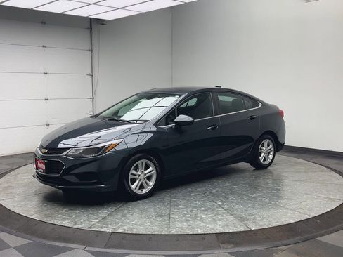 Used 2018 Chevrolet Cruze LT w/ Convenience Package image 31