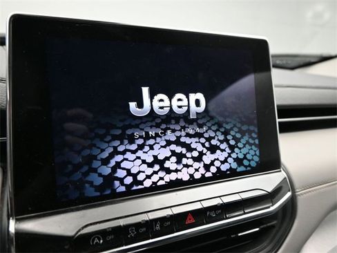 Used 2022 Jeep Compass Limited image 11