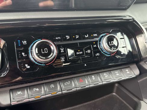 Used 2024 GMC Sierra 1500 AT4X image 9