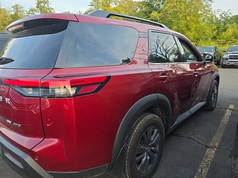 Used 2022 Nissan Pathfinder SV AWD/4WD image 8