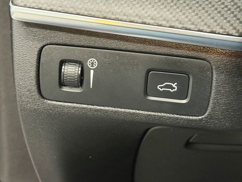 Used 2018 Volvo XC90 T6 R-Design w/ Convenience Package image 28