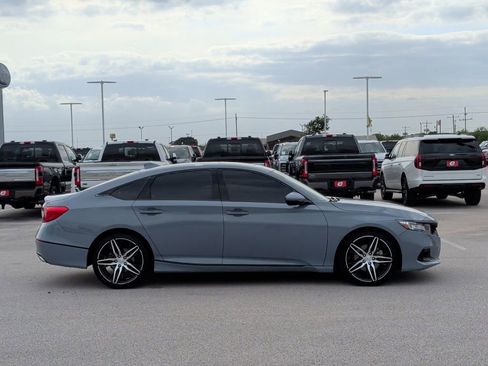 Used 2022 Honda Accord Touring image 9