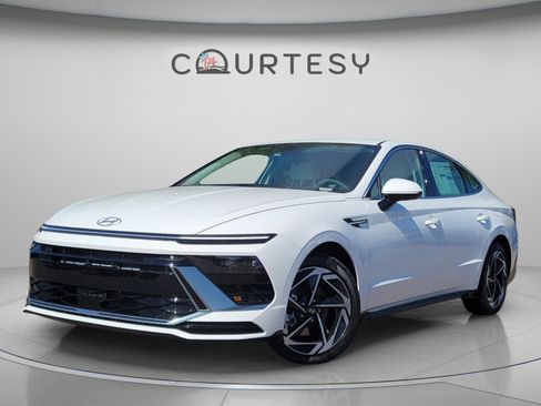 New 2026 Hyundai Sonata SEL FWD image 2