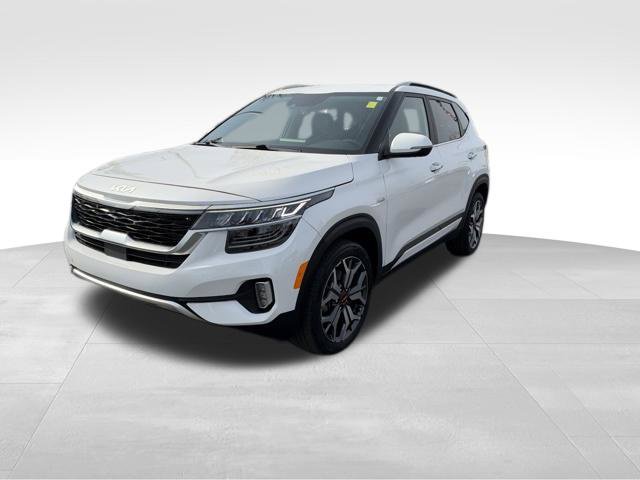Certified 2022 Kia Seltos SX w/ Sunroof Package AWD/4WD image 4