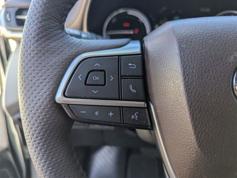 Used 2024 Toyota Sienna Platinum image 32