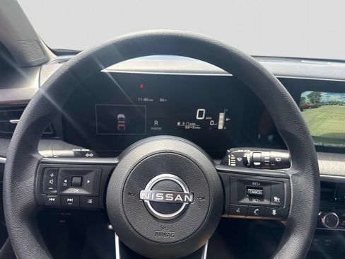 Used 2025 Nissan Kicks SV FWD image 25