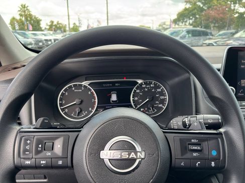 Used 2022 Nissan Rogue SV FWD image 28