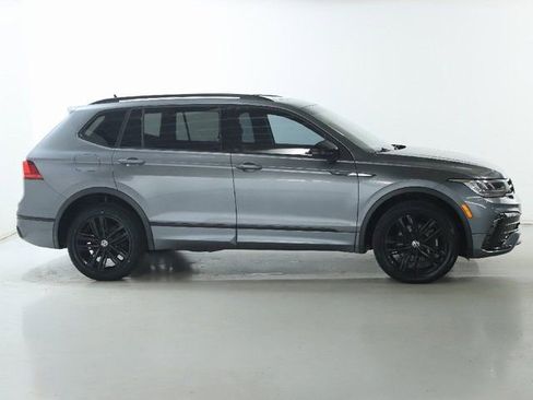 Used 2022 Volkswagen Tiguan SE R-Line AWD/4WD image 11