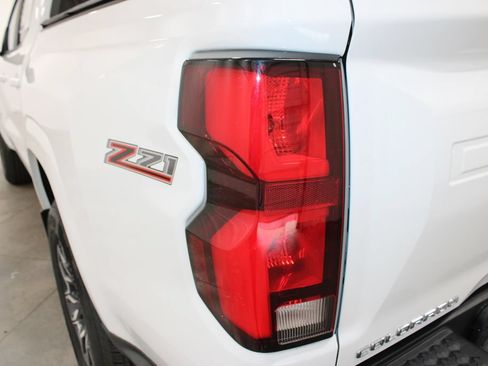 Used 2024 Chevrolet Colorado Z71 w/ Z71 Convenience Package 2 AWD/4WD image 23