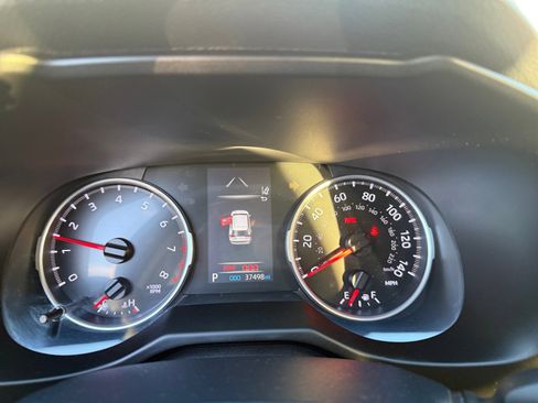 Used 2019 Toyota RAV4 LE image 11