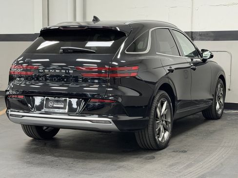 Used 2025 Genesis Electrified GV70 Advanced image 12