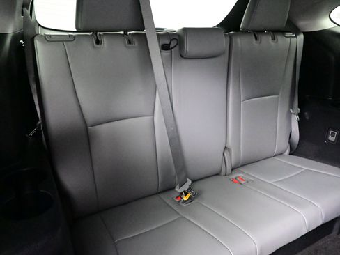 Used 2023 Toyota Highlander XLE image 17