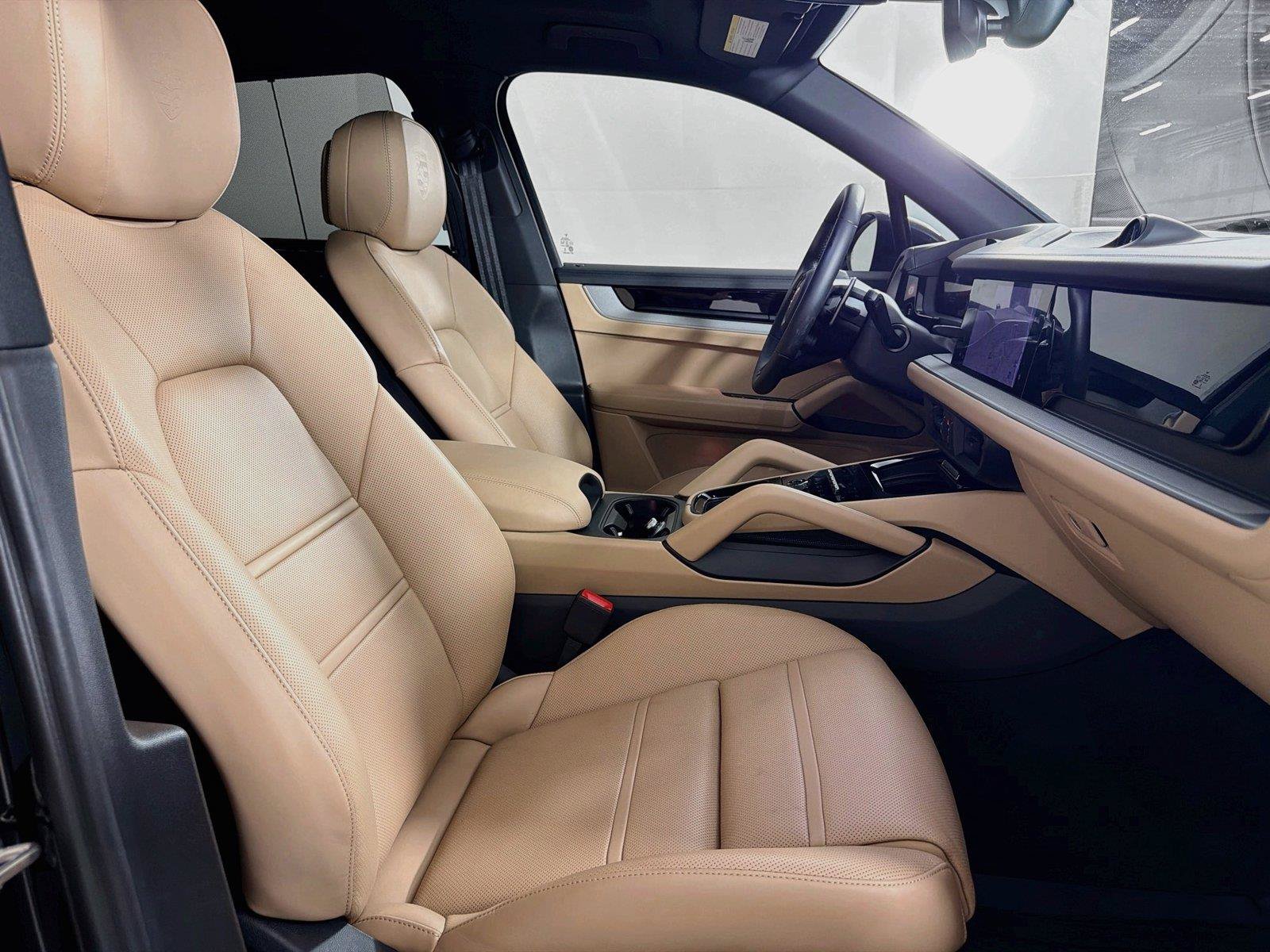 Certified 2026 Porsche Cayenne AWD/4WD image 28