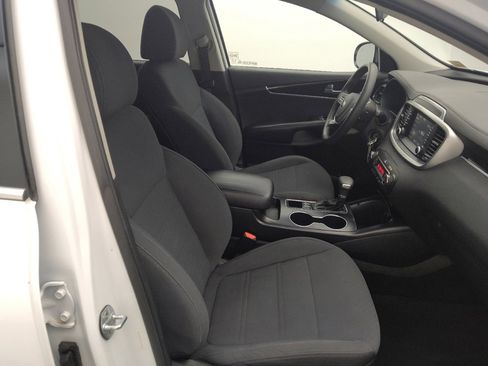 Used 2019 Kia Sorento AWD V6 image 21