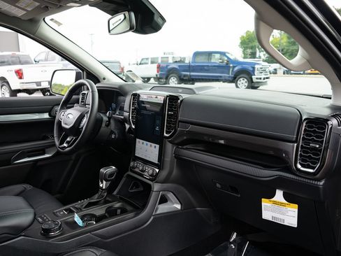 Used 2025 Ford Ranger Lariat w/ FX4 Off-Road Package AWD/4WD image 21