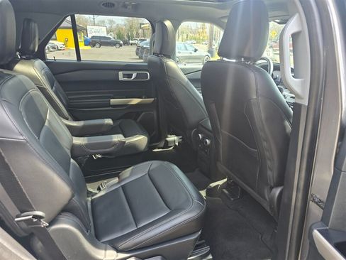 Used 2022 Ford Explorer XLT w/ Equipment Group 202A AWD/4WD image 15