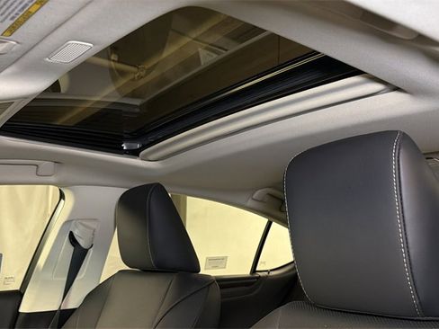 Certified 2023 Lexus ES 250 w/ Premium Package image 6