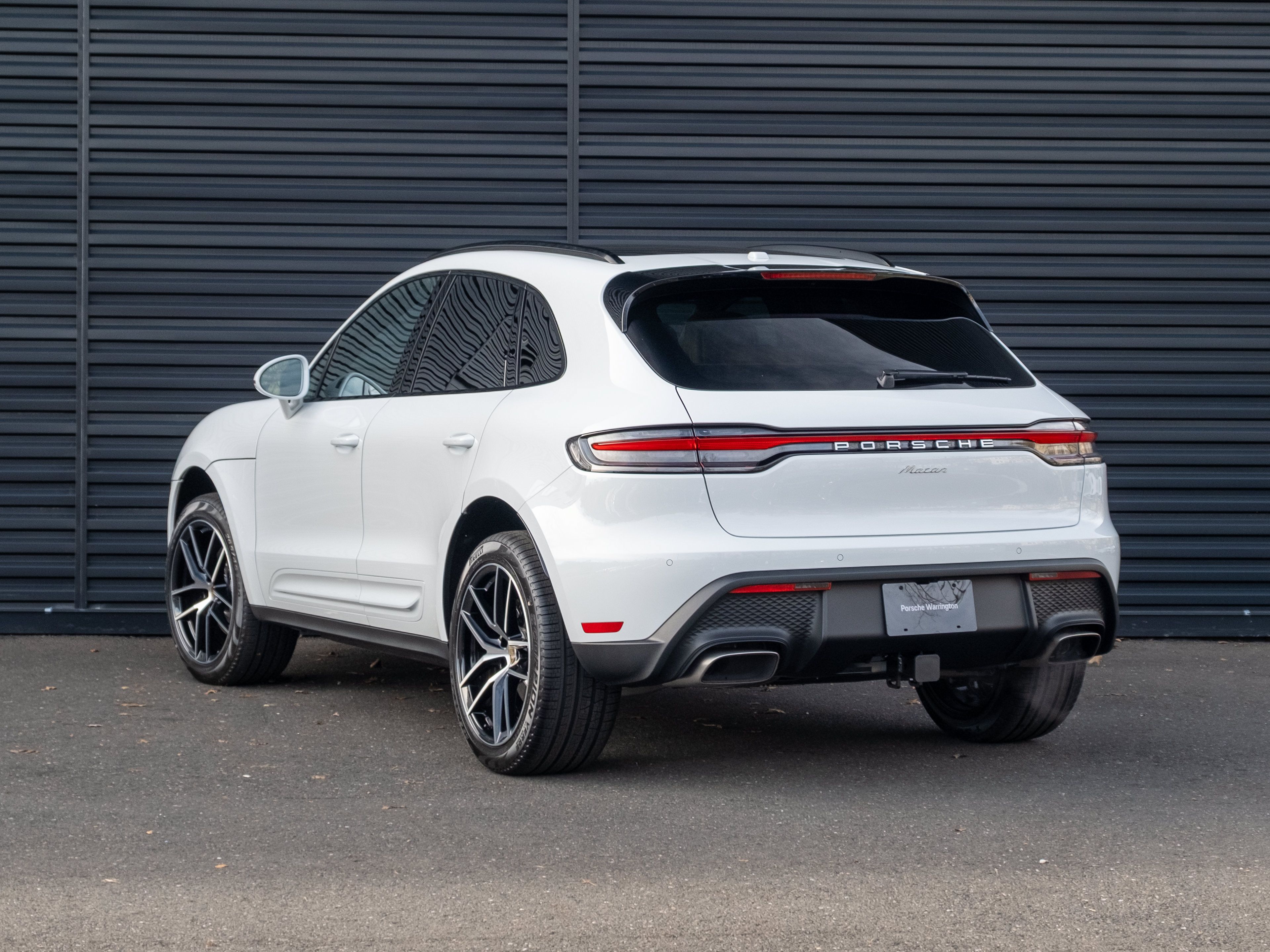 Certified 2026 Porsche Macan AWD/4WD image 3