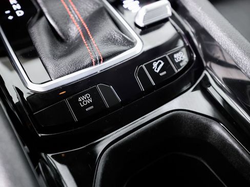 Used 2022 Jeep Compass Trailhawk w/ Trailhawk Convenience Group image 28