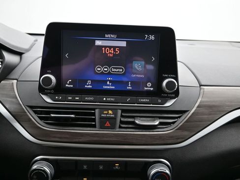 Used 2025 Nissan Altima 2.5 SV image 18