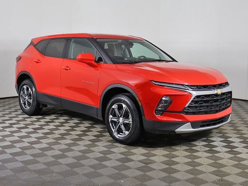 Used 2023 Chevrolet Blazer LT image 2