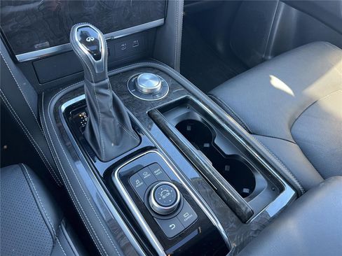 Used 2022 INFINITI QX80 Luxe w/ All-Season Package image 18