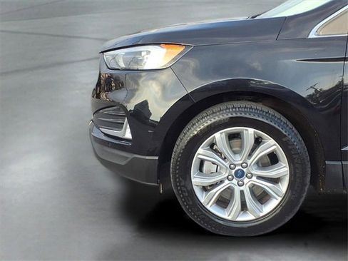 Used 2022 Ford Edge Titanium image 15