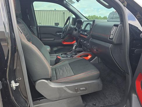 Used 2025 Nissan Frontier PRO-4X AWD/4WD image 13