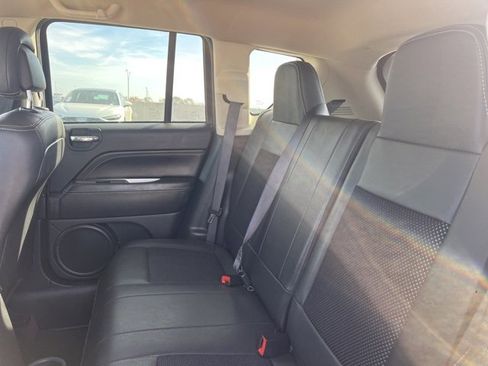 Used 2017 Jeep Compass Latitude image 12