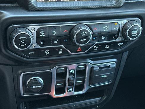 Used 2022 Jeep Gladiator Overland AWD/4WD image 20