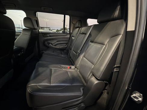 Used 2018 Chevrolet Suburban LT w/ Luxury Package RWD image 6