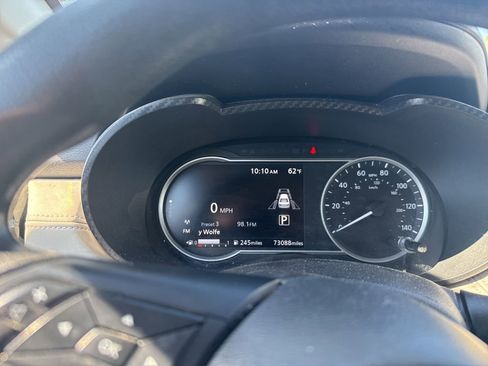 Used 2020 Nissan Versa SV FWD image 2