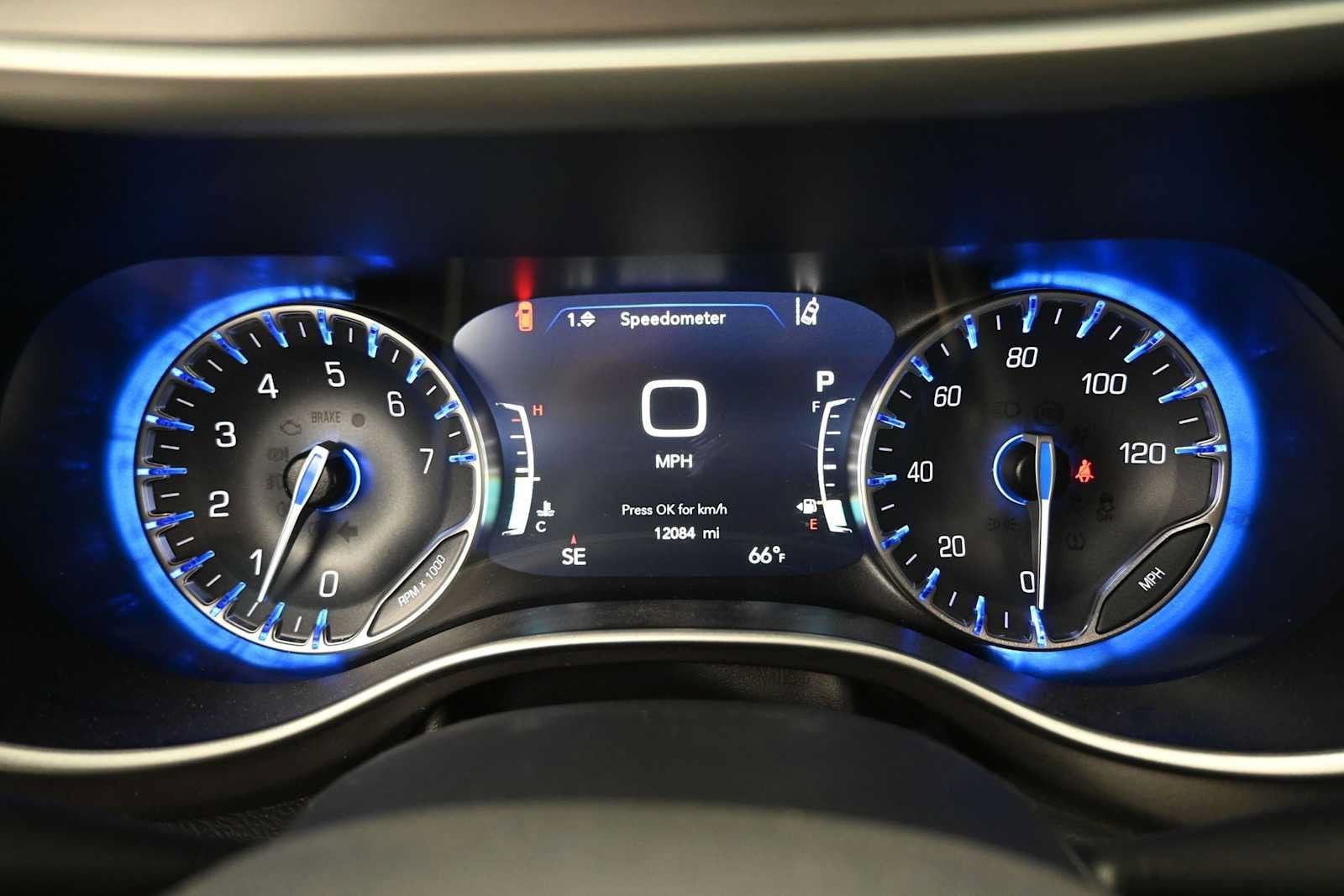 Used 2023 Chrysler Pacifica Touring-L AWD/4WD image 7