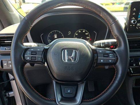 Certified 2024 Honda Pilot TrailSport image 25