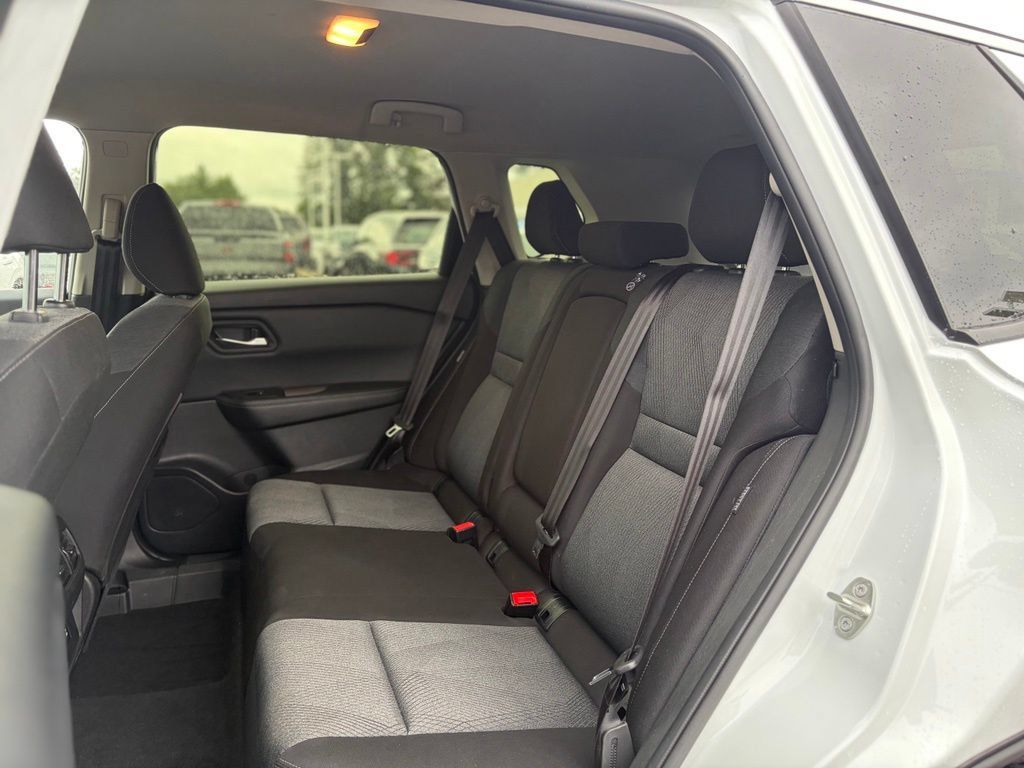 Used 2025 Nissan Rogue SV AWD/4WD image 11