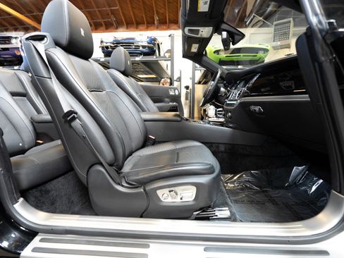 Used 2020 Rolls-Royce Dawn image 74