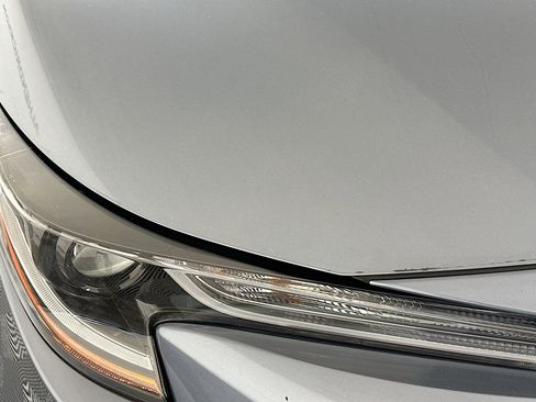 Used 2021 Toyota Corolla LE image 9