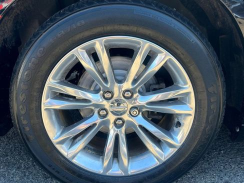 Used 2017 Chrysler 300 Limited image 12