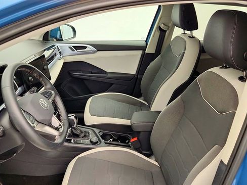 Used 2025 Volkswagen Taos SE image 19