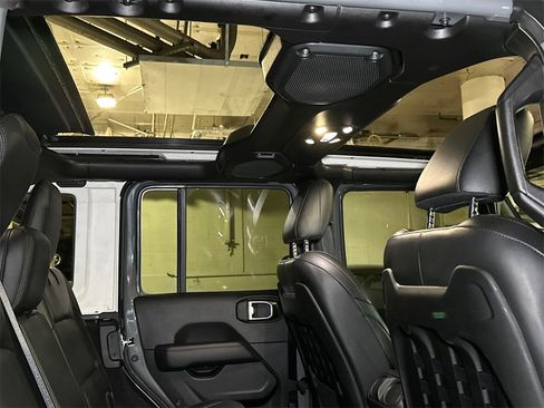 Used 2023 Jeep Wrangler Unlimited Rubicon w/ Steel Bumper Group image 13